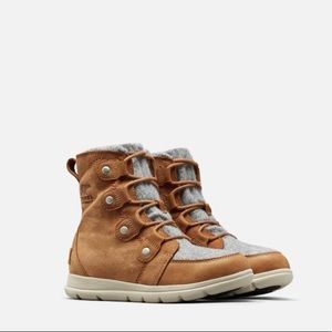 Sorel Explorer Joan Boot In Camel & Gray Fleece 9